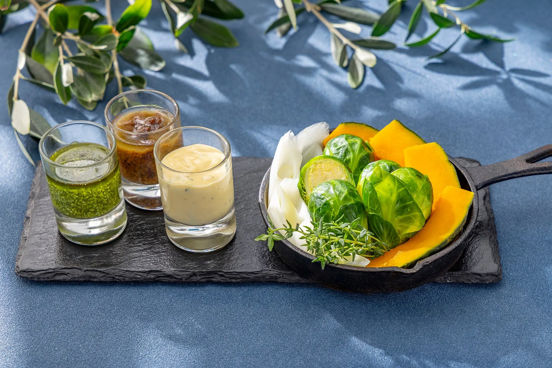 ソースと野菜の鉄鍋