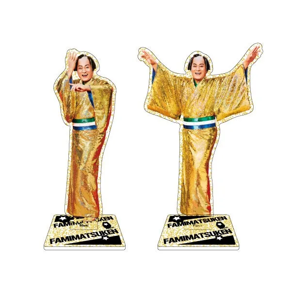 2体の松平健のフィギュア。どちらも金色の衣装をまとい、片方は手を顔の横に、もう片方は両手を広げている。