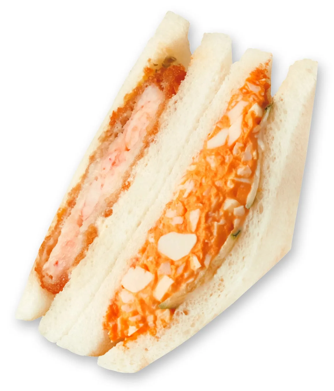 サンドイッチのクローズアップ写真。白いパンに挟まれた、エビフライとオレンジ色の具材のサンドイッチが写っています。