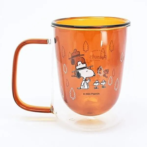 透明なグラスにスヌーピーのイラストが映える