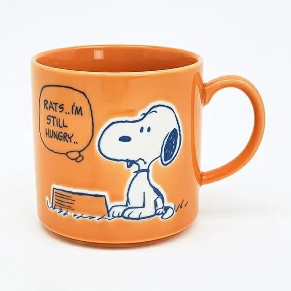 オレンジ色のマグカップにスヌーピーのイラスト