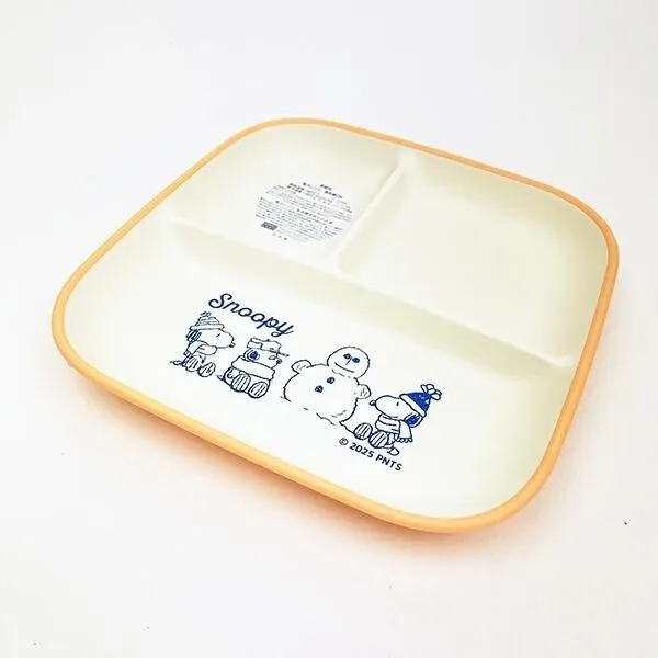スヌーピーのイラストが描かれた仕切り付きのランチプレート