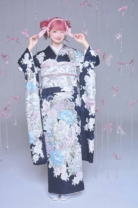 モデルを務めるしなこさん