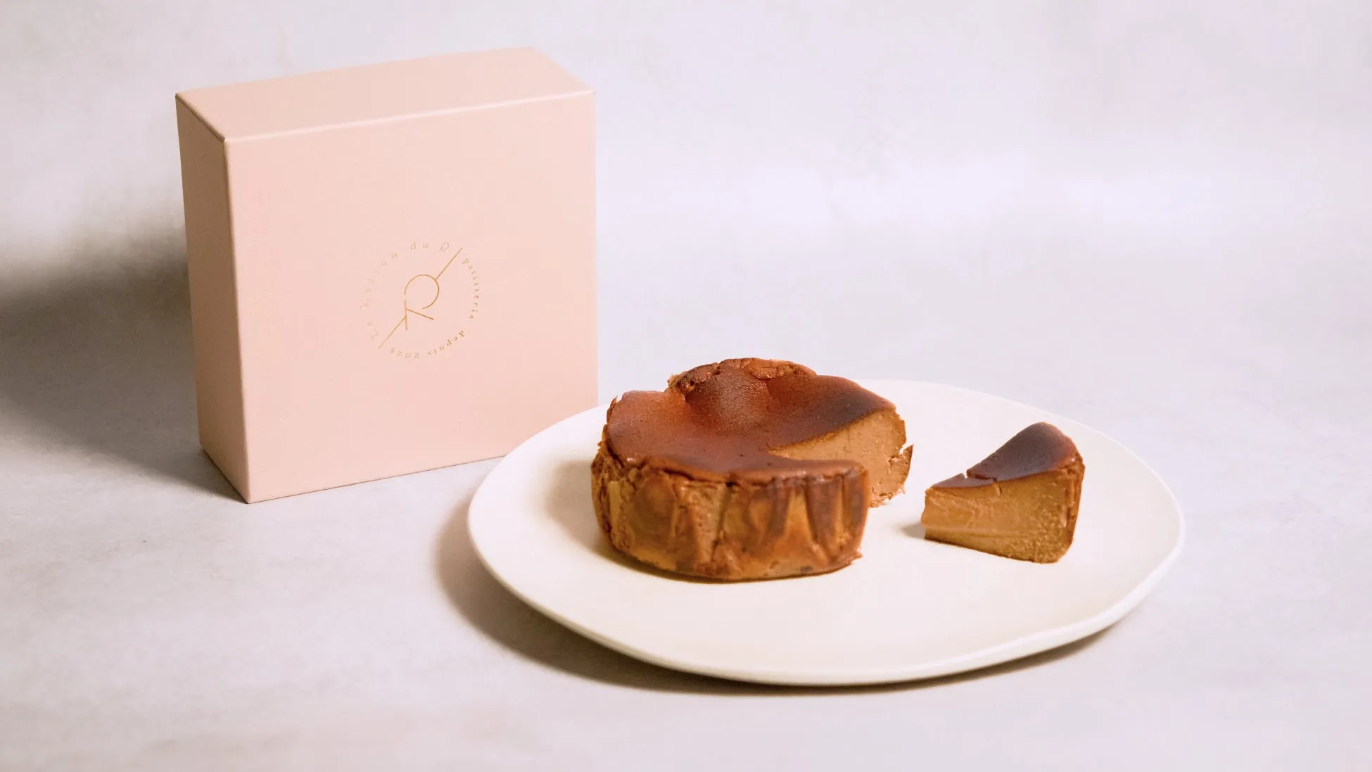 ショコラバスクチーズケーキのカット