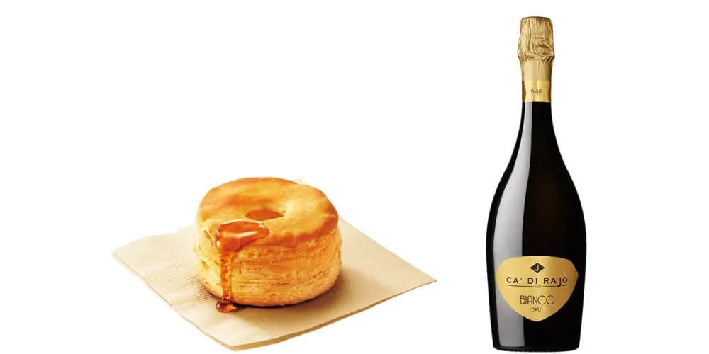 ドーナツとスパークリングワインの画像。