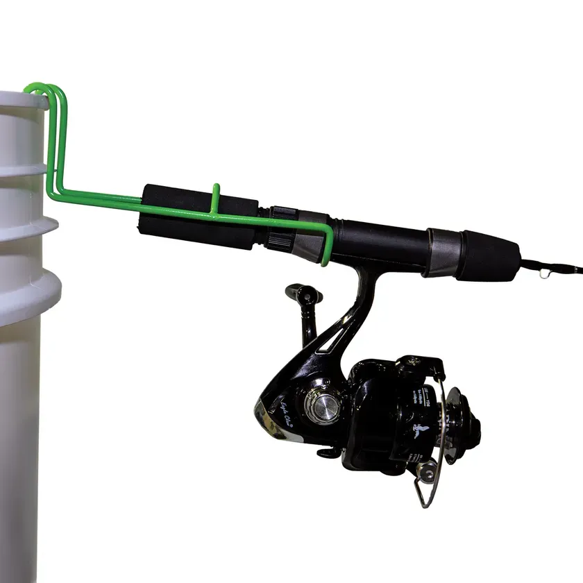 バケツに固定されたロッドホルダー