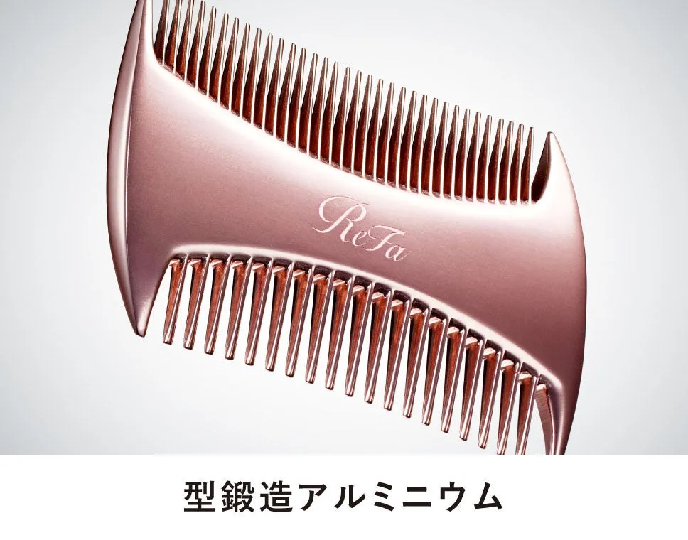ピンク色のReFaの櫛が写った写真です。櫛の歯の部分は茶色で、それ以外はピンク色です。写真の下部には「型鍛造アルミニウム」と書かれています。