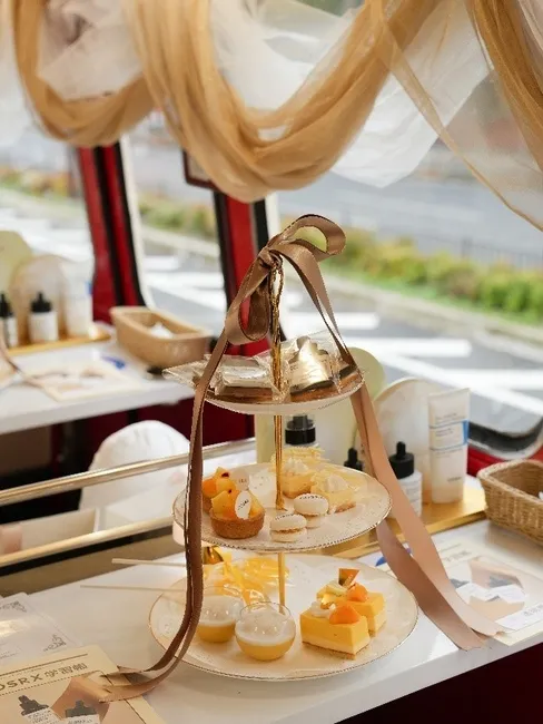 バス車内で提供されたアフタヌーンティー