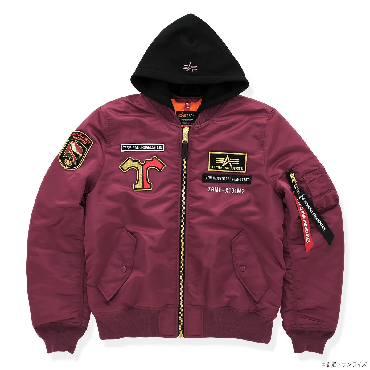 機動戦士ガンダムSEED FREEDOMのジャケット。赤色のジャケットに、黒いフードが付いており、様々なロゴやワッペンがデザインされている。