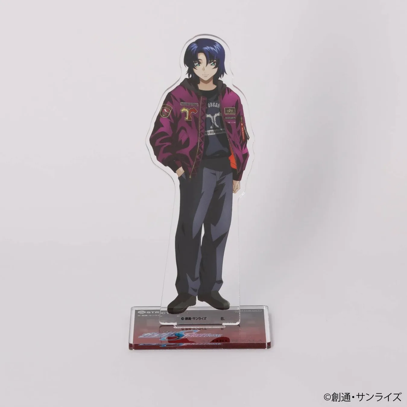 アニメキャラクターのアクリルスタンド。紫のジャケットを着た男性キャラクターが描かれています。