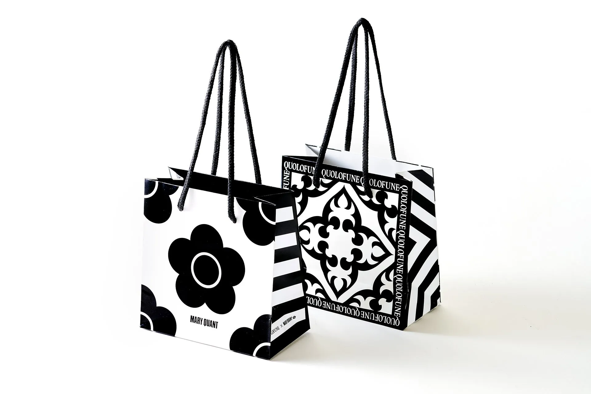 黒と白のMARY QUANTとQUOLOFUNEコラボレーションショッピングバッグ