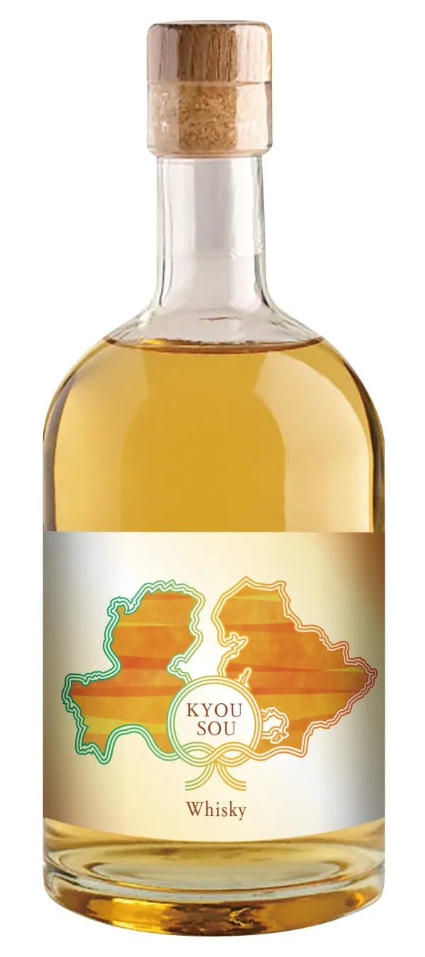 ウイスキーのボトル。ラベルには「KYOU SOU」の文字と地図のような模様が描かれています。