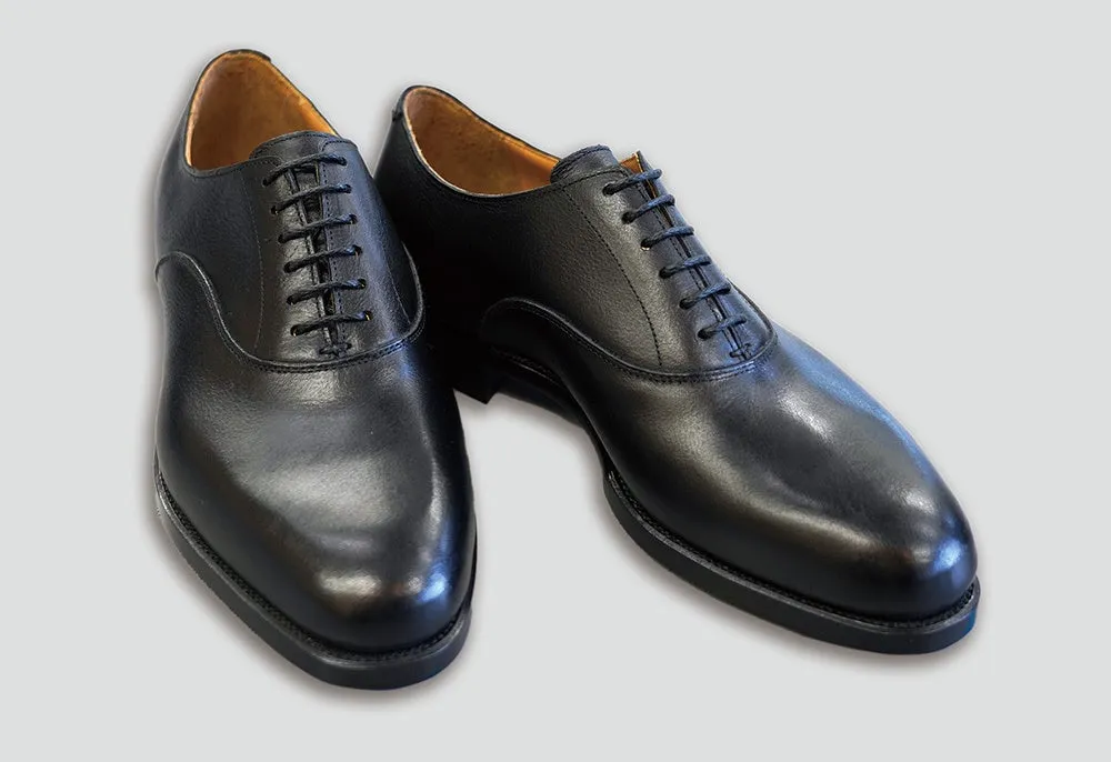 黒い革靴
