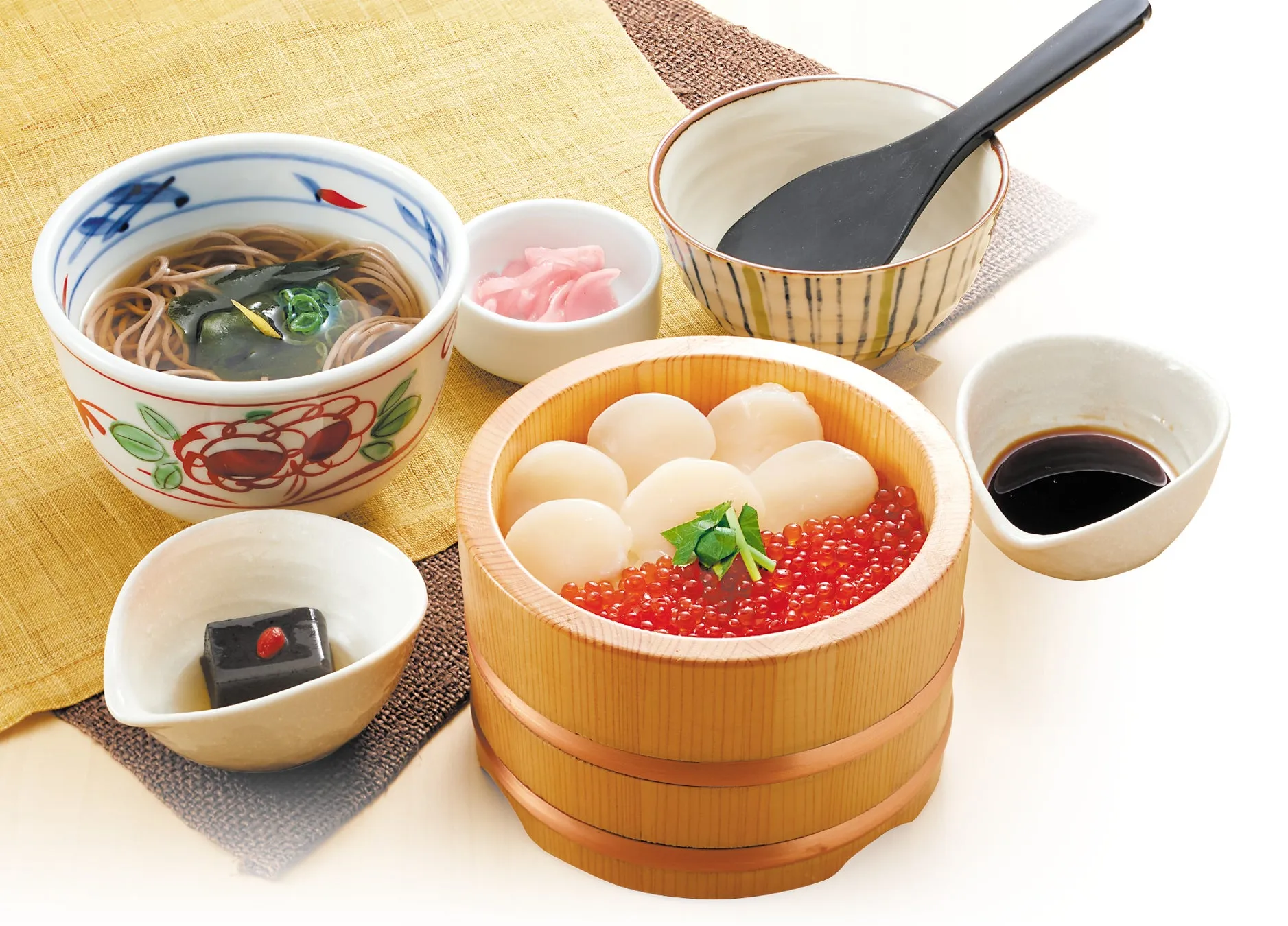 帆立といくらの二色丼