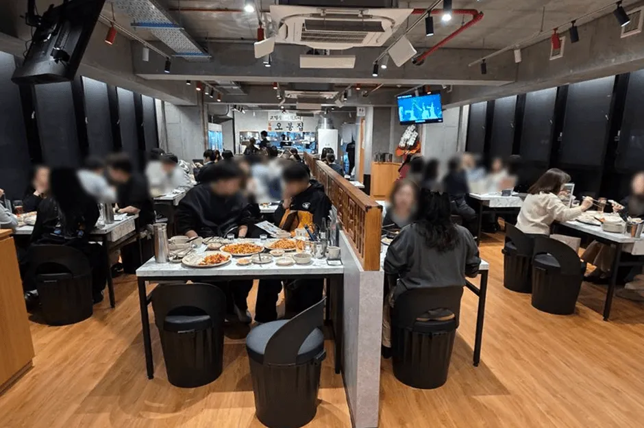 オボンジップの賑わう店内