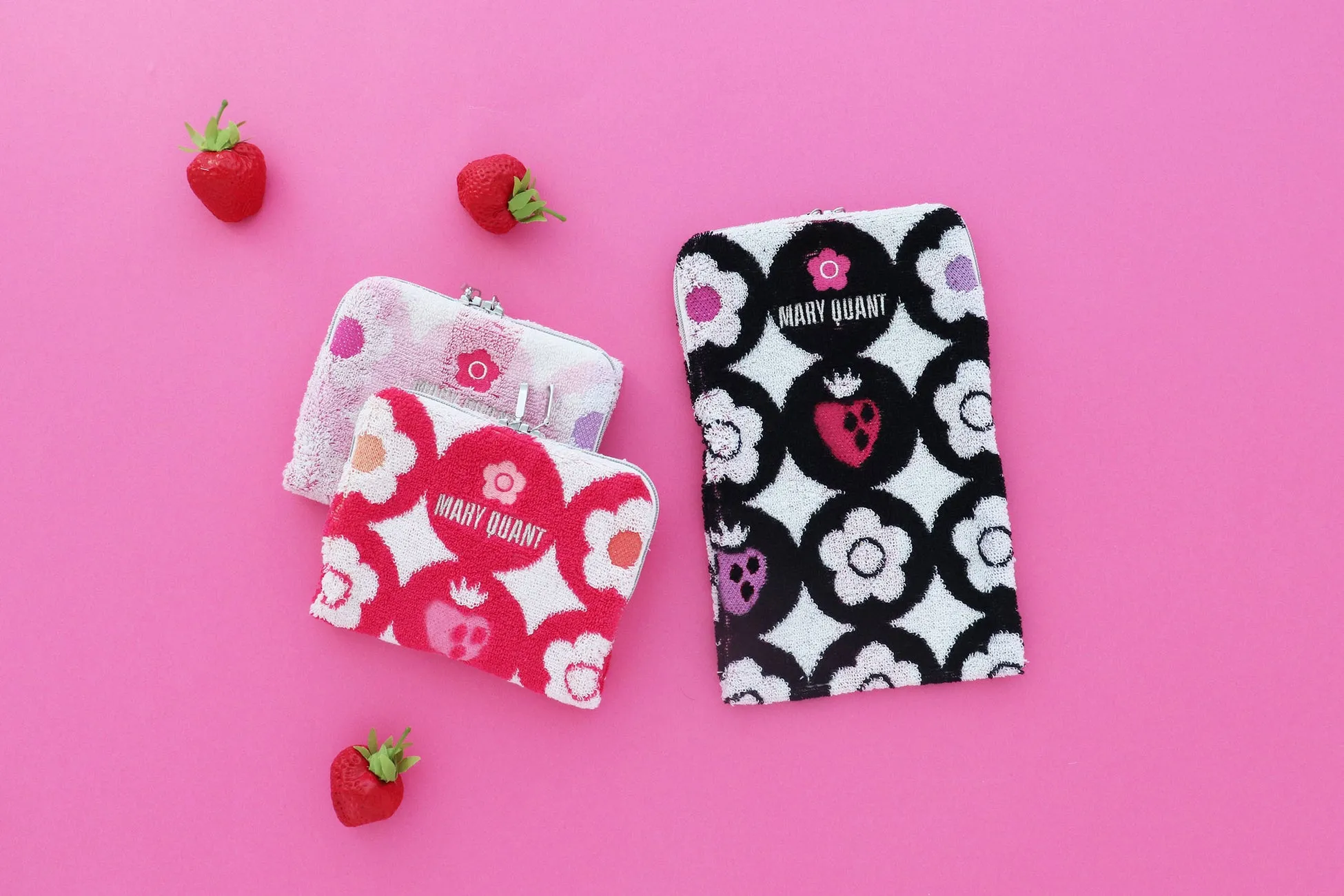 MARY QUANTポーチとタオル