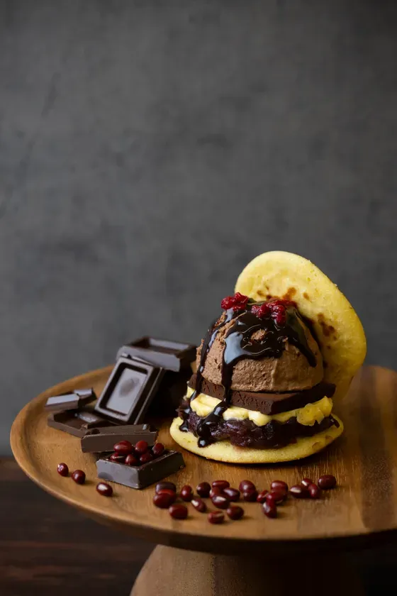 フランボワーズがアクセントのどら焼き