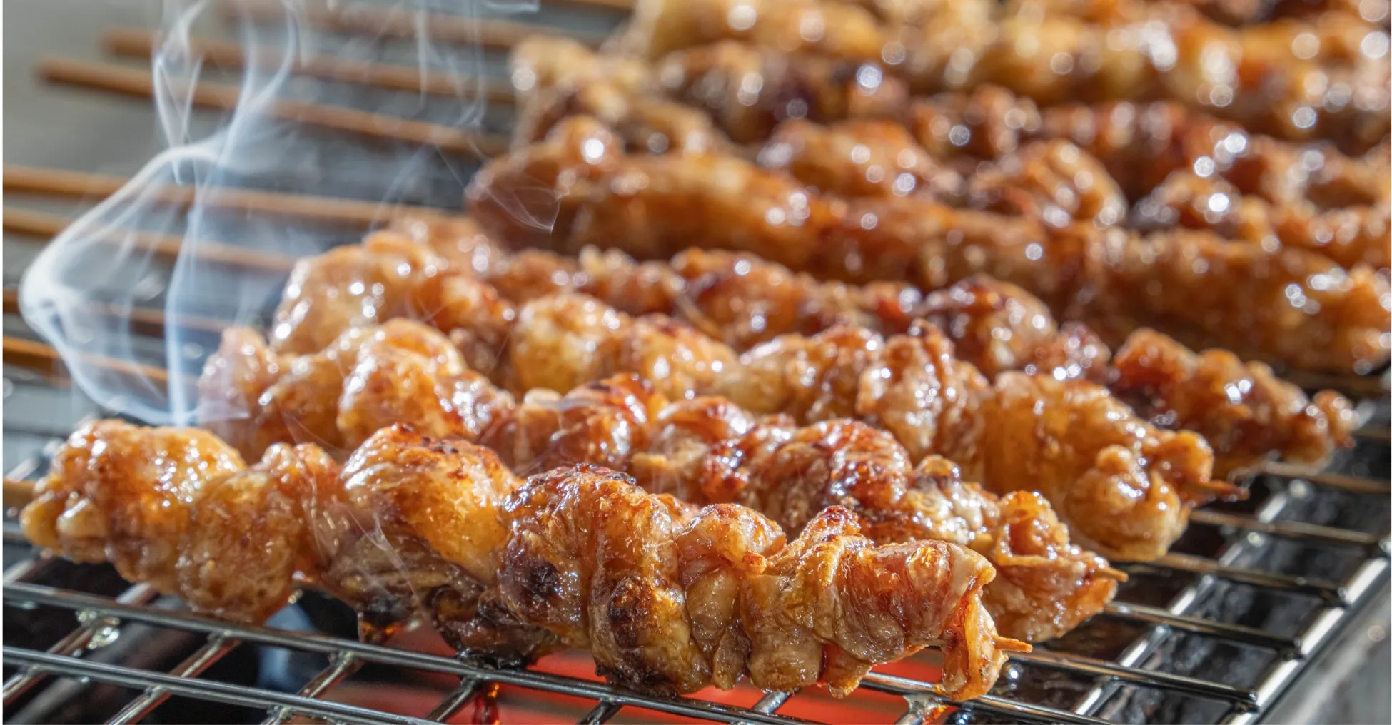 焼き鳥が焼かれている様子