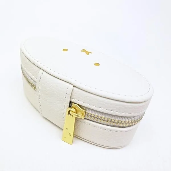 ファスナートップに隠れミッフィー