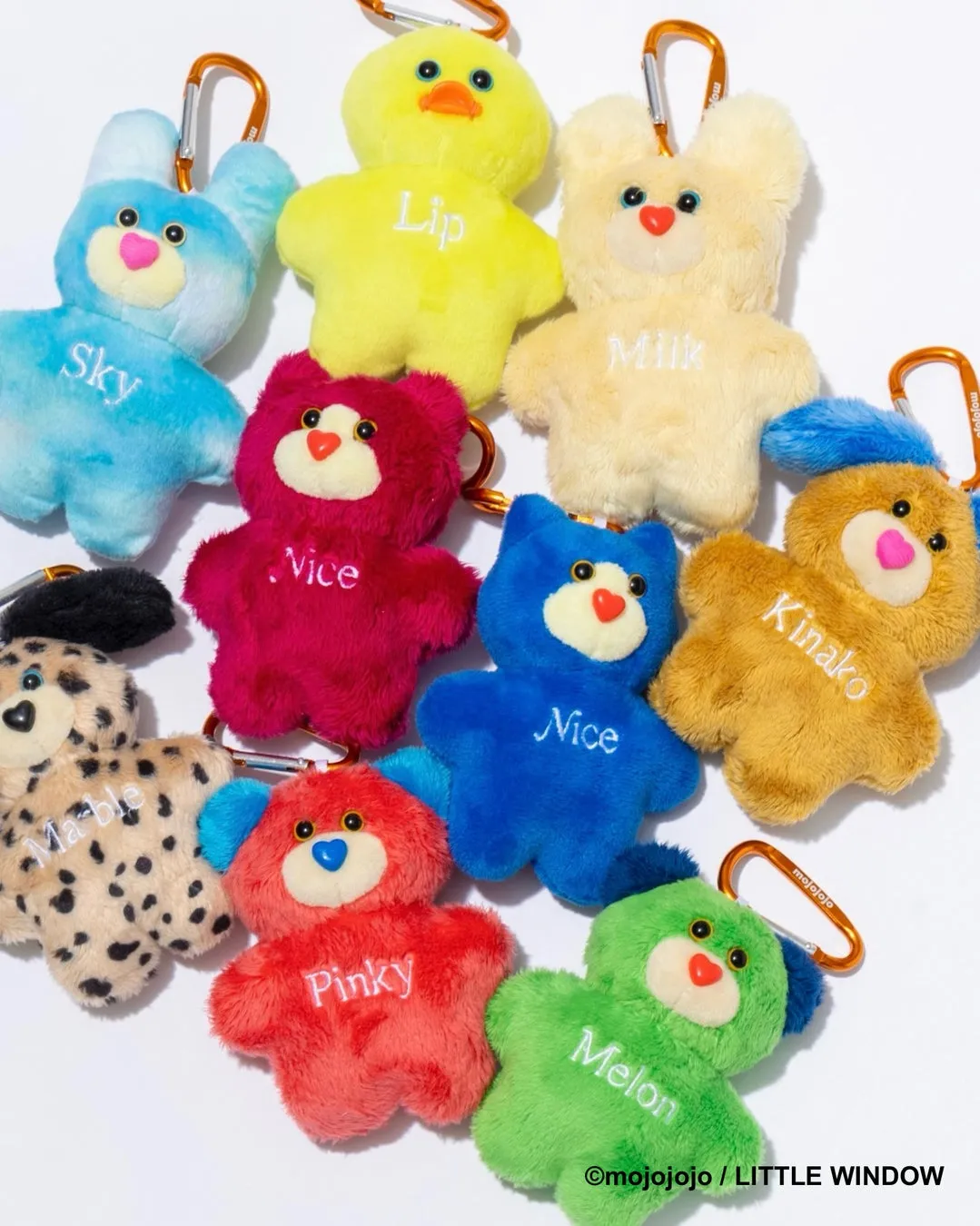 カラフルなぬいぐるみキーホルダーの集合写真