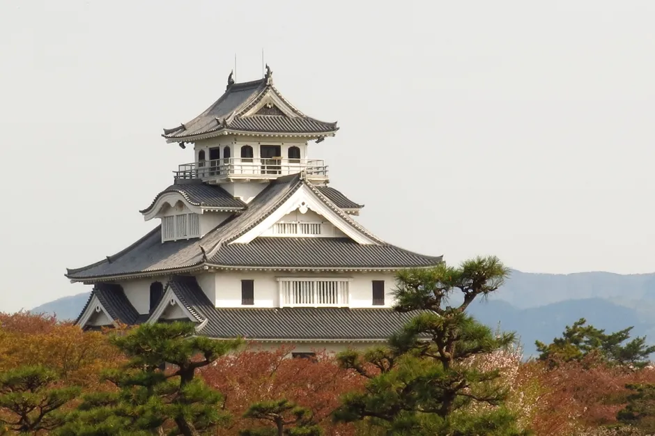 琵琶湖に浮かぶ長浜城