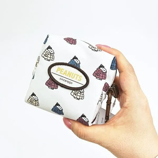 ポーチを手に持った様子