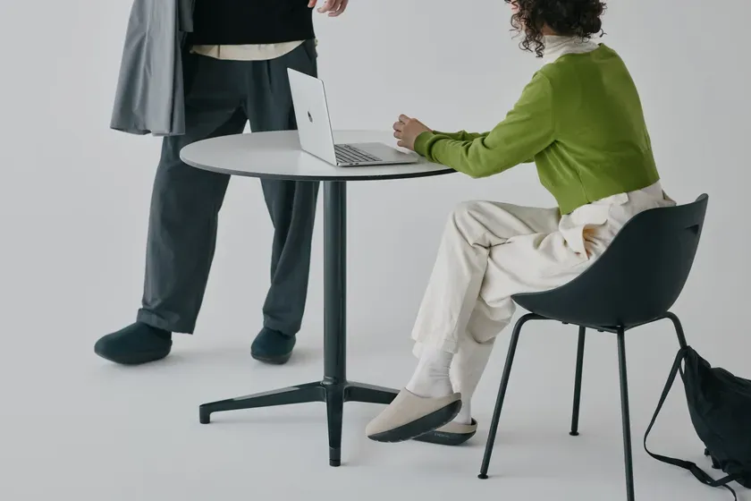 デスク横で簡単にストレッチ