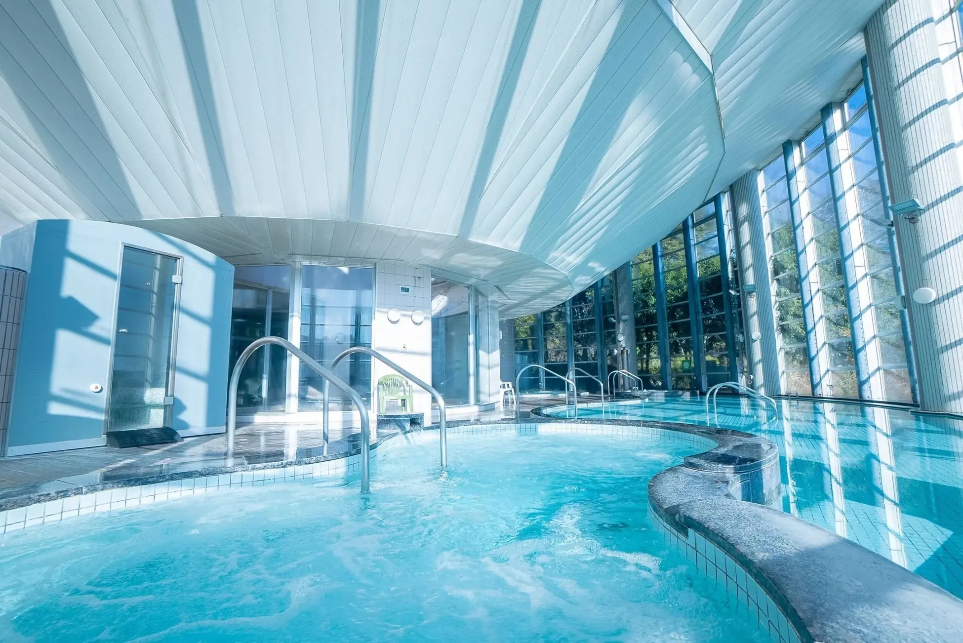 屋内温水プール