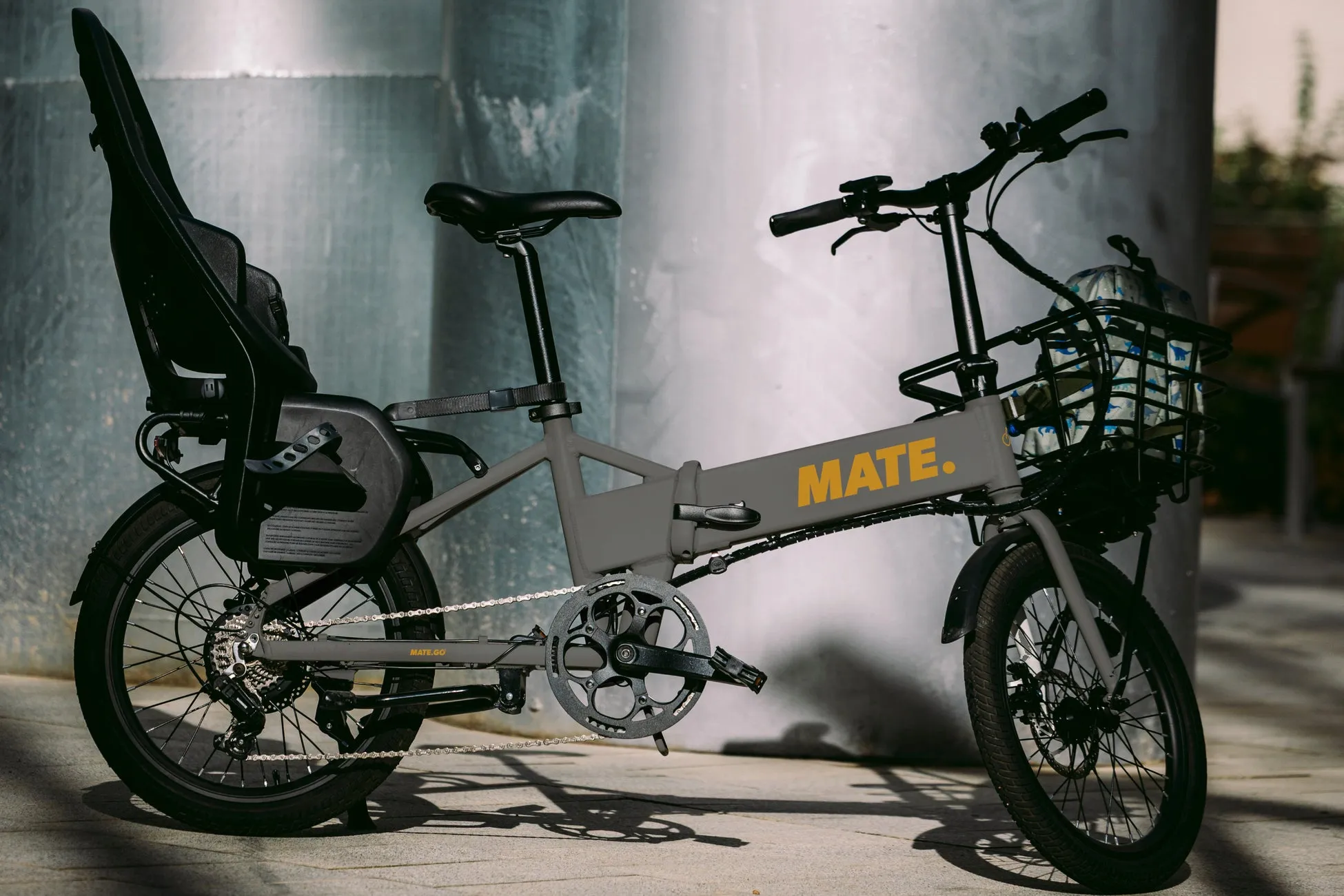 グレーのMATE GO+、チャイルドシート、バスケット