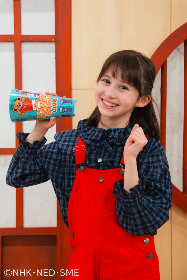 メガホンを持つ女の子