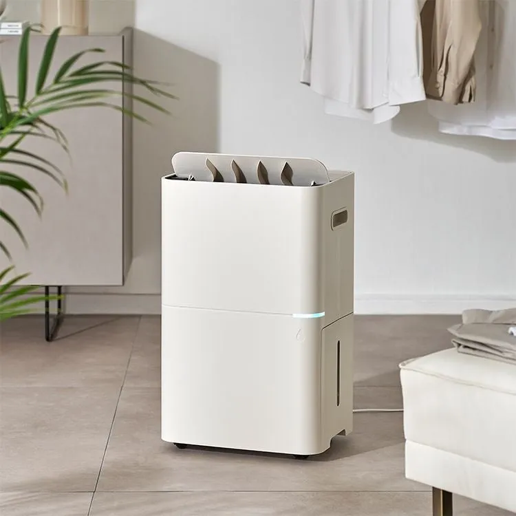 白い除湿機が置かれた部屋の写真