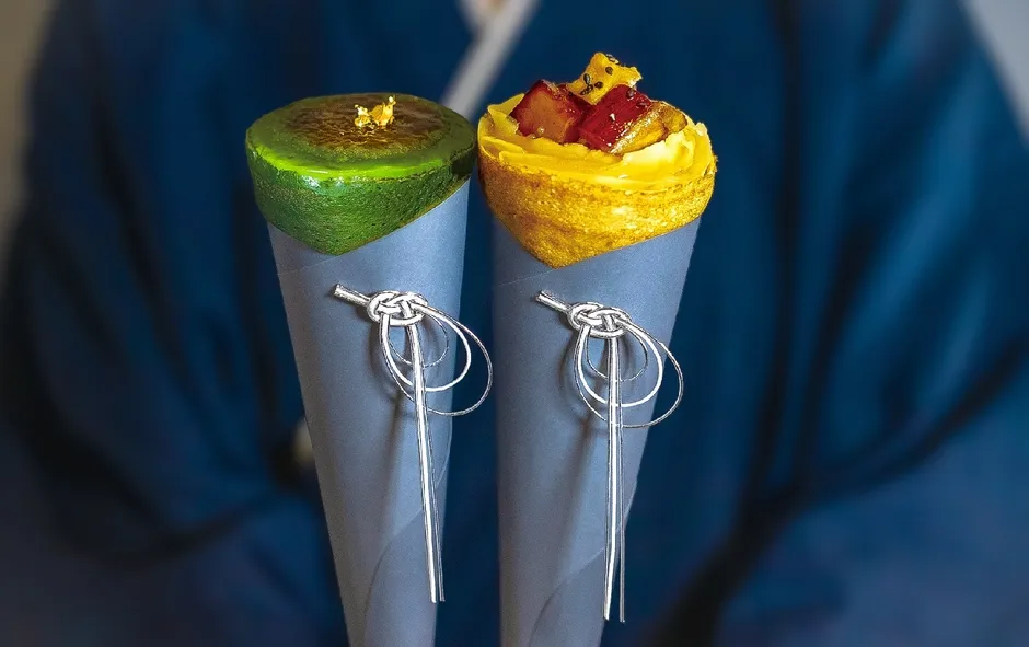 2つのコーンに入ったデザート